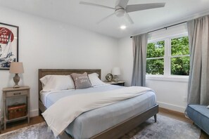 3 bedrooms, travel crib, WiFi, bed sheets