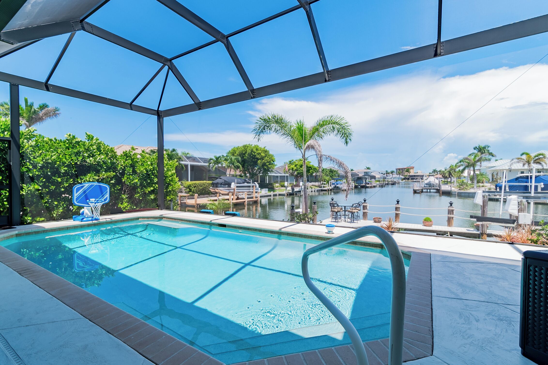 Et oppvarmet basseng