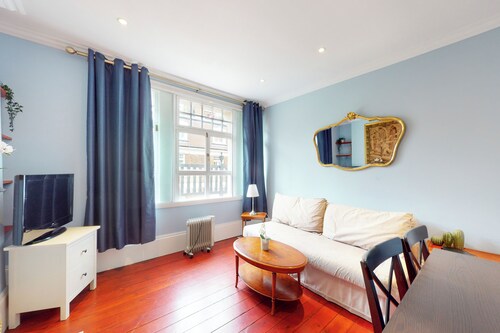 Classic Mayfair 1 BR Apartment