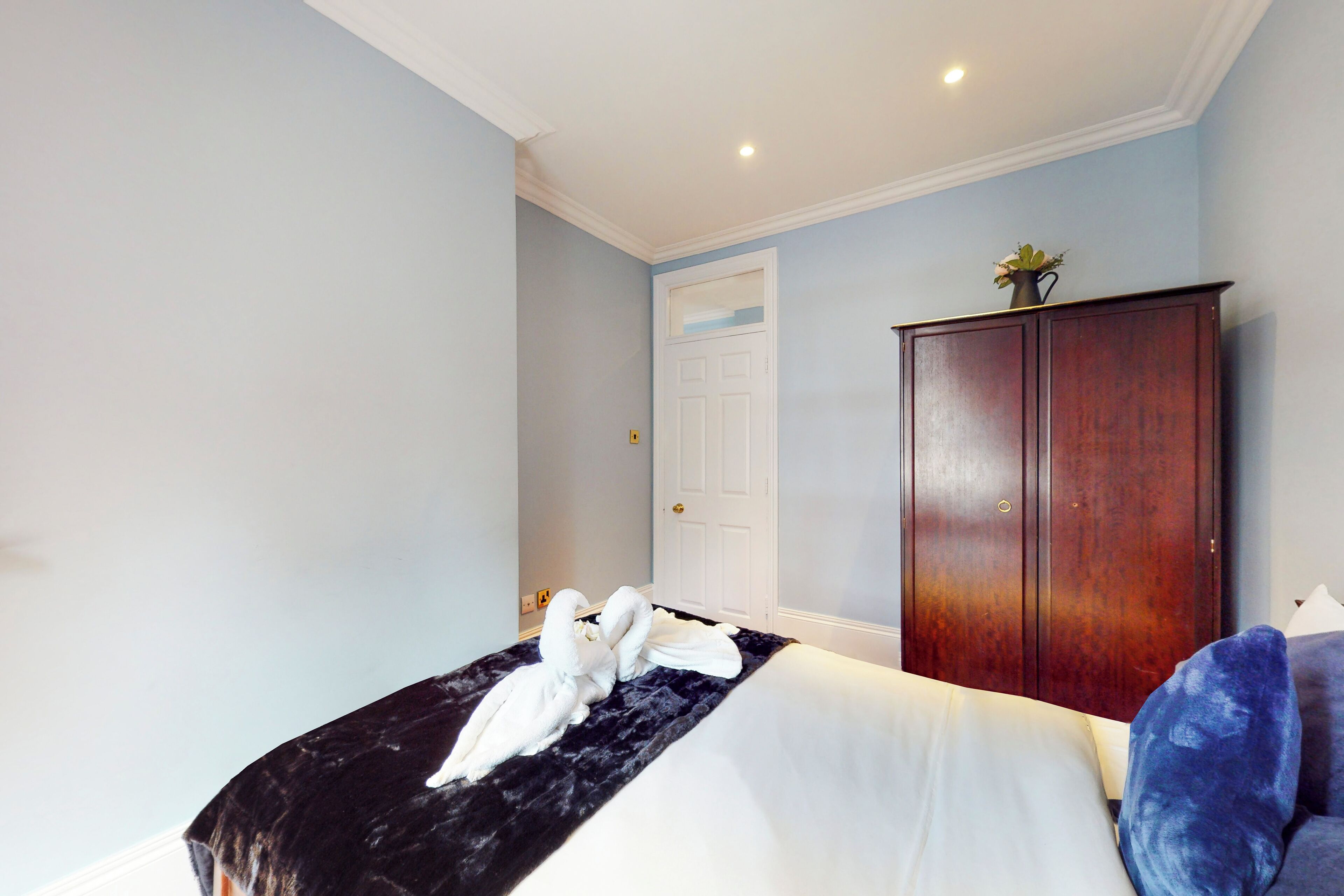 1 bedroom, iron/ironing board, bed sheets