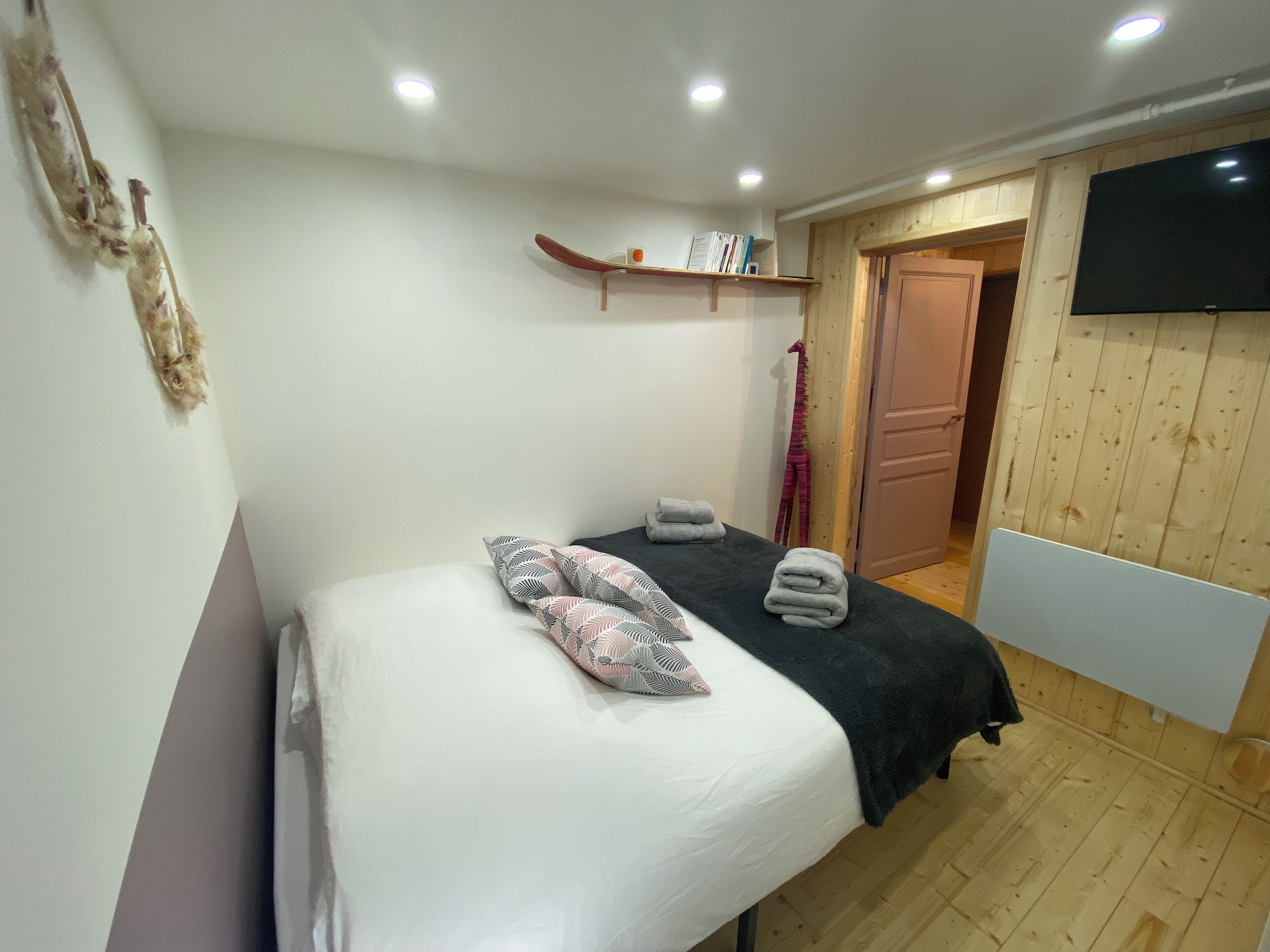 1 slaapkamer, een bureau, een strijkplank/strijkijzer, gratis wifi