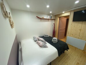 1 slaapkamer, een bureau, een strijkplank/strijkijzer, gratis wifi