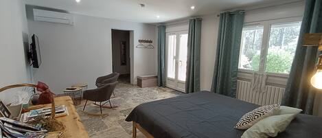 1 bedroom, iron/ironing board, travel cot, free WiFi