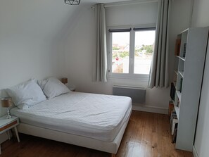 4 habitaciones, escritorio, tabla de planchar con plancha y wifi gratis 