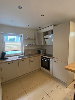 Mikroaaltouuni, uuni, liesi, astianpesukone