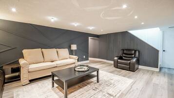 Elite House, 4 Bedrooms, Private Pool, Garden View | Living area | 46-inch flat-screen TV with cable channels, fireplace, Netflix