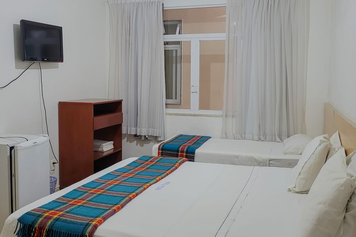1 habitación, escritorio, wifi gratis y ropa de cama