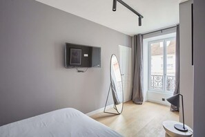 2 bedrooms, iron/ironing board, travel cot, free WiFi