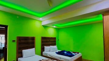 Deluxe Double Room | Iron/ironing board, free WiFi