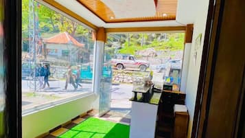 Phòng đôi Deluxe | Bàn ủi/dụng cụ ủi quần áo, truy cập Internet không dây miễn phí