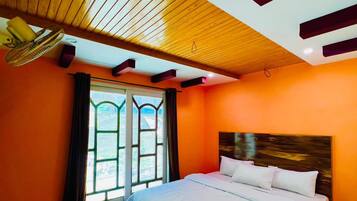 Deluxe Double Room | Iron/ironing board, free WiFi