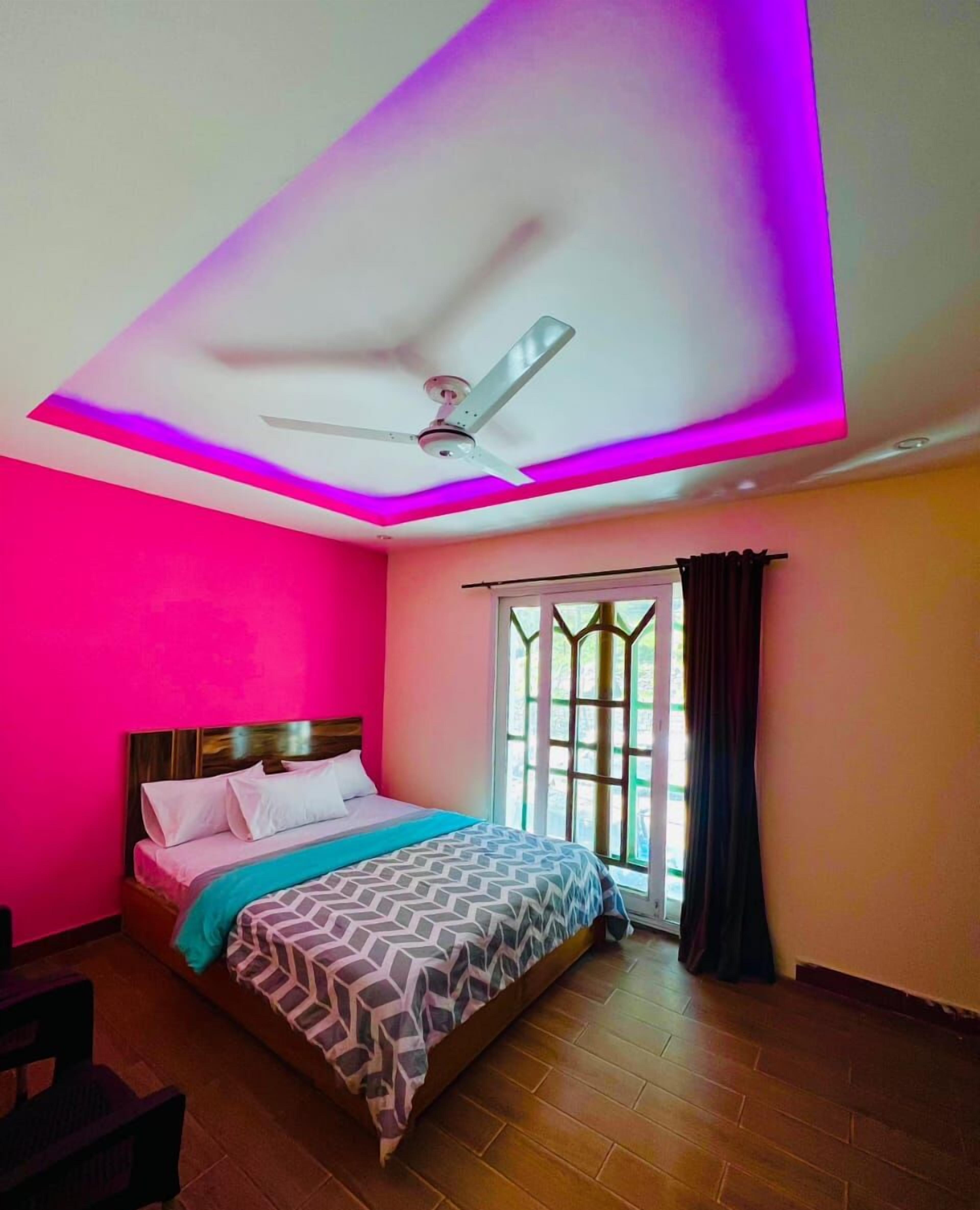 Deluxe Double Room | Iron/ironing board, free WiFi