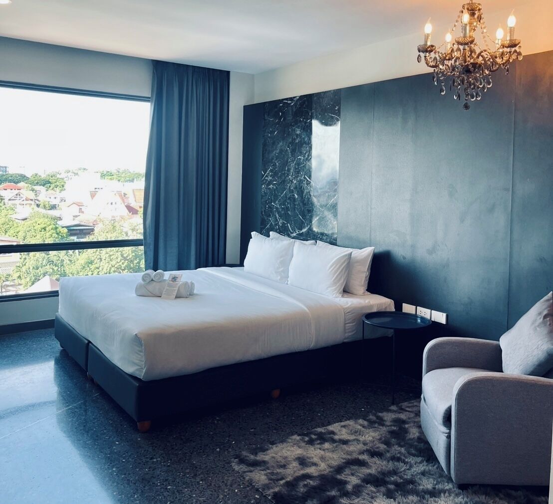 Habitación doble Deluxe | Decoración personalizada, escritorio y espacio para trabajar con laptop 