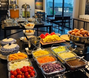 每日供应即点即煮早餐（每人 THB 150）