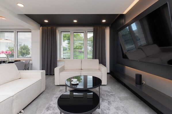 Apartment, 1 Bedroom, Balcony | Living room