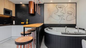 Departamento, 1 habitación, balcón | Cocina privada | Microondas, horno, cafetera y tetera y tetera eléctrica