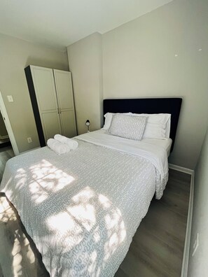 4 bedrooms, desk, iron/ironing board, free WiFi