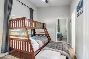 3 bedrooms, iron/ironing board, WiFi, bed sheets