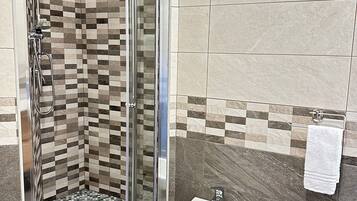 Quarto triplo luxo | Banheiro