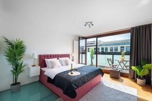 4 habitaciones, decoración personalizada y muebles diferentes 