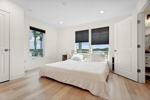 6 bedrooms, iron/ironing board, free WiFi, bed sheets