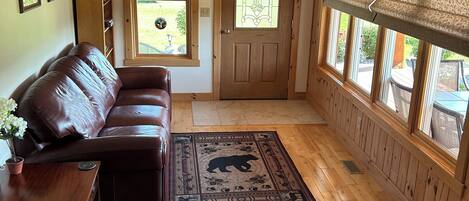 Smart-TV, DVD-Player, Bücher, Videothek