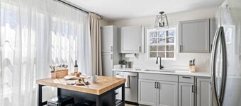 Beautifully decorated 4 bed 2 bath walking distance to downtown