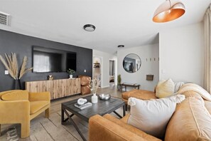 Smart-TV, Bücher, Computerbildschirme