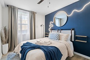 2 bedrooms, desk, iron/ironing board, free WiFi - Modern 2 Bed 1 Bath Walking Distance to Downtown (Brevard)