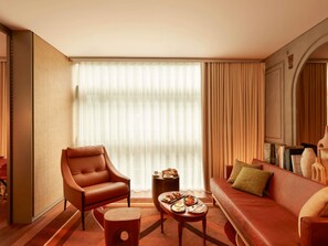 Suite, 1 cama de matrimonio grande | Ropa de cama de alta calidad, colchones con acolchado adicional, minibar