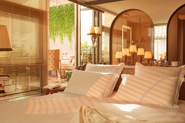 Premium bedding, pillowtop beds, minibar, in-room safe