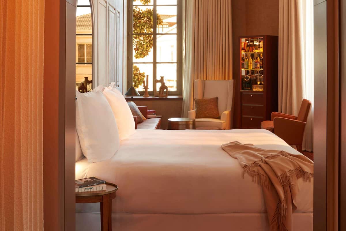 Junior Suite, 1 King Bed | Premium bedding, pillow-top beds, minibar, in-room safe