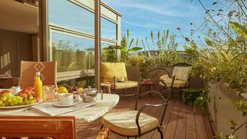 Luxe beddengoed, pillowtop-bedden, een minibar, een kluis op de kamer