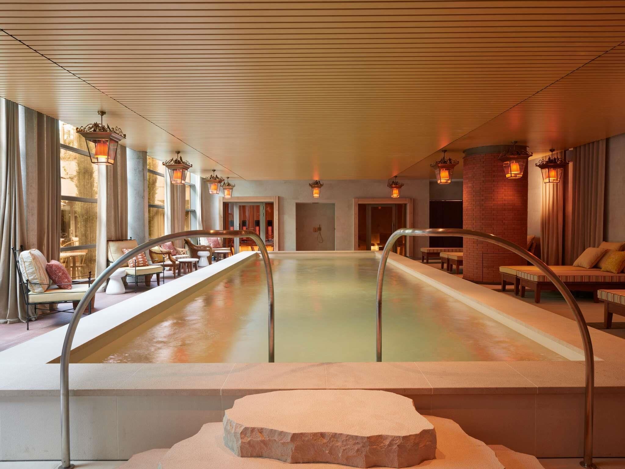 Indoor pool, pool loungers