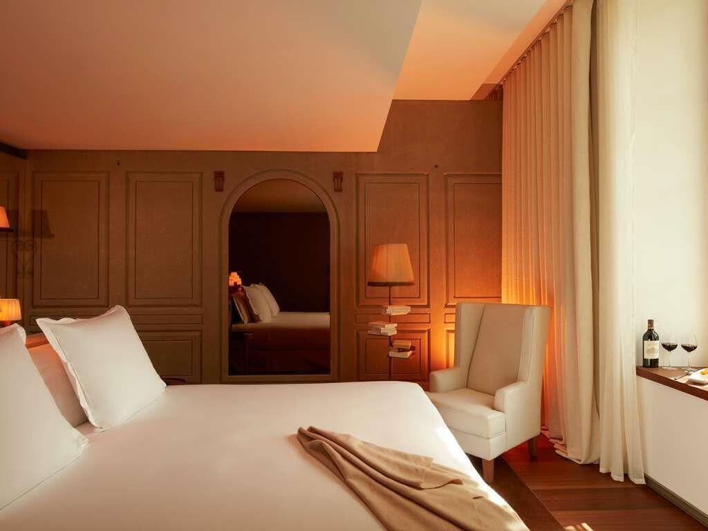Phòng Premier, 1 giường cỡ king | Bộ đồ giường cao cấp, nệm có lớp đệm bông, minibar 