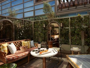 Deluxe Room, 1 Queen Bed, Terrace - Mondrian Bordeaux Les Carmes (Bordeaux)