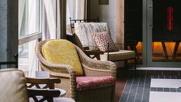 Innenpool, Liegestühle