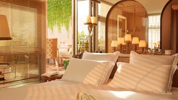 Deluxe-Zimmer, 1 Queen-Bett, Terrasse | Hochwertige Bettwaren, Pillowtop-Betten, Minibar, Zimmersafe