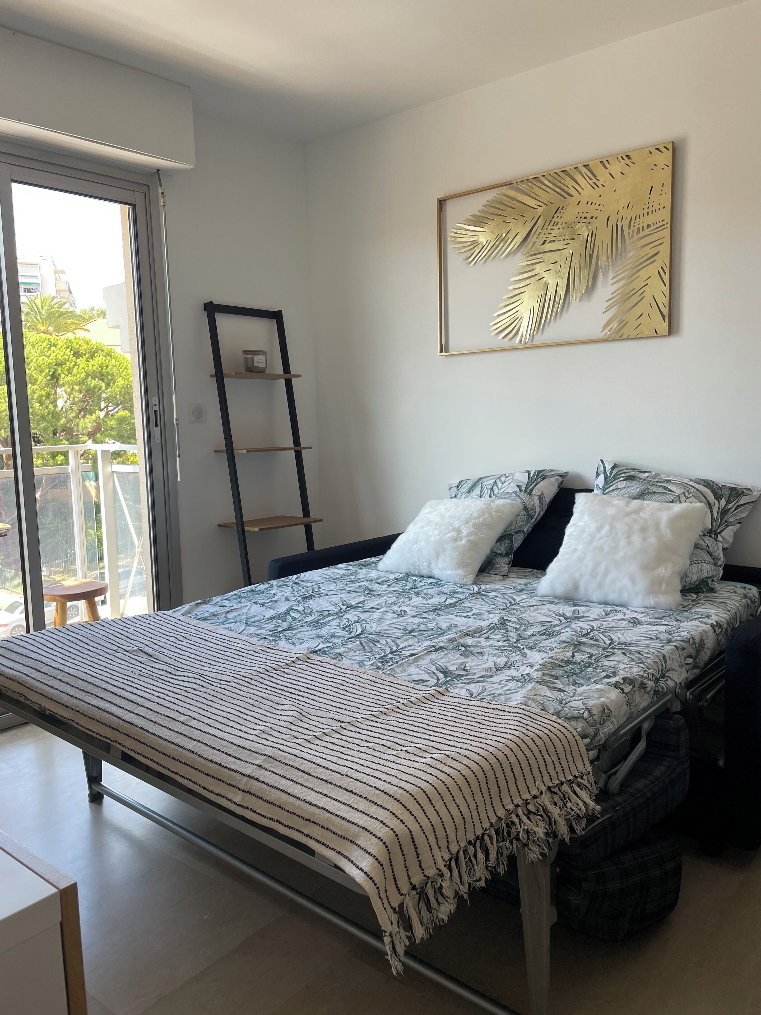 Iron/ironing board, free WiFi, bed sheets