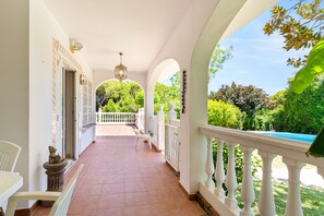 Terrace/patio - W05 Villa Rivendell - Villa (Sitio de Calahonda)