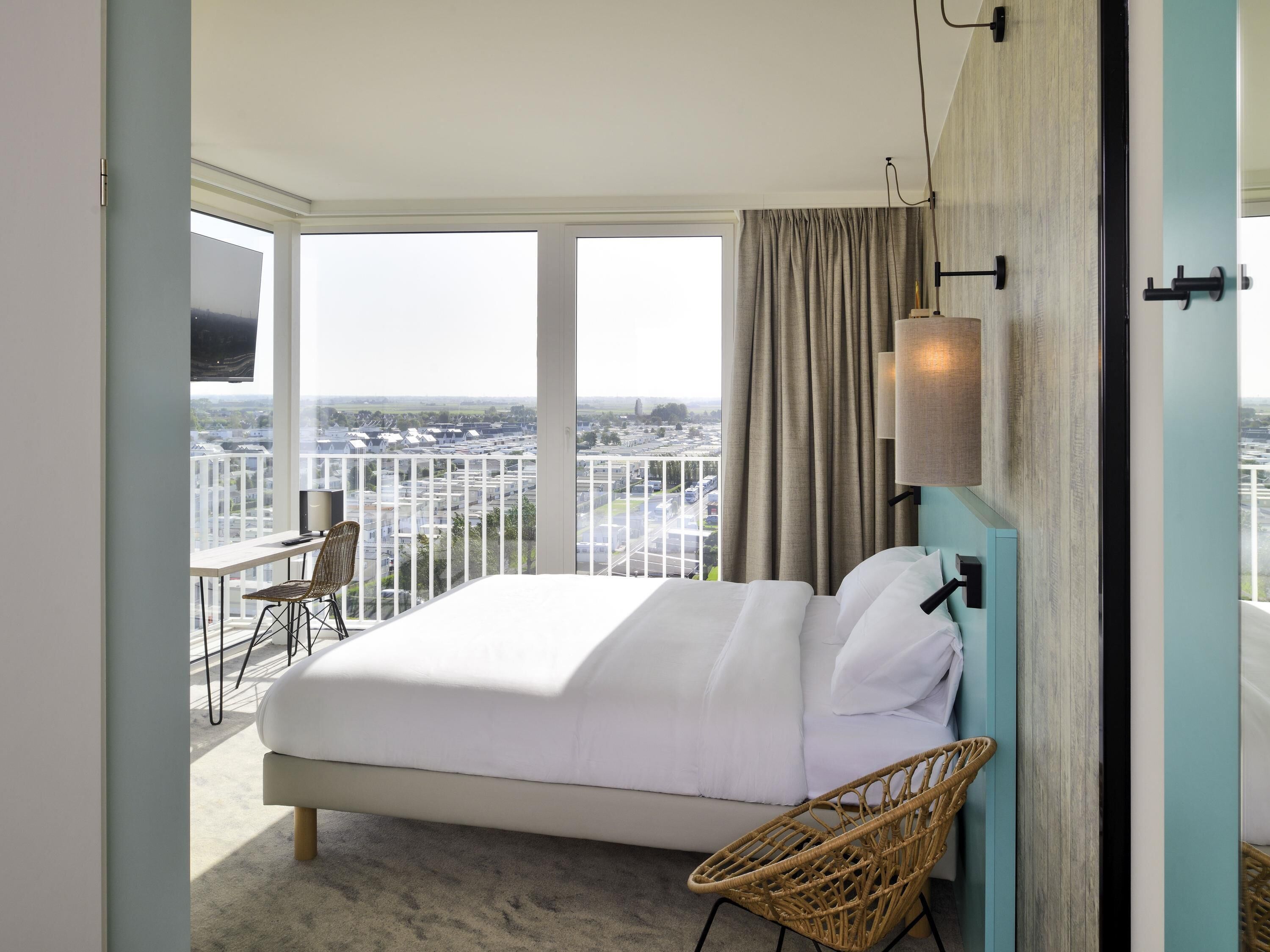 Rom – superior, 1 dobbeltseng, balkong | Minibar, skrivebord og wi-fi (inkludert)