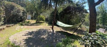 Petite Maison de Vacances au Bord D'un Petit Bois