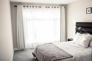 3 Schlafzimmer, Schreibtisch, Bügeleisen/Bügelbrett, kostenloses WLAN