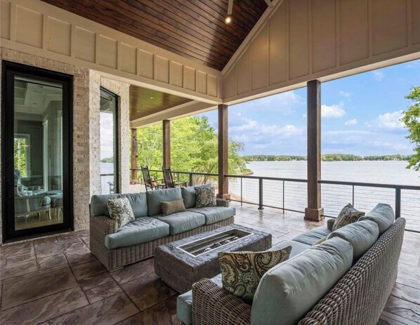 Terrace/patio - Exquisite New build on LN with over 295 ft of water frontage on a private street (Denver)