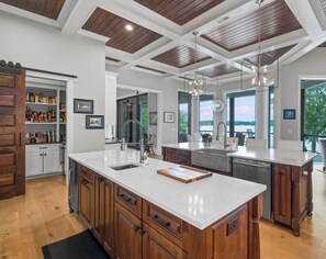 Private kitchen - Exquisite New build on LN with over 295 ft of water frontage on a private street (Denver)
