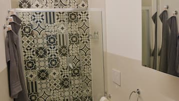 City Apartment | Bilik Mandi | Pancuran mandi, pengering rambut, bidet, tuala disediakan