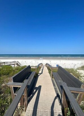 Beach - Coral Moon House-2 kitchens, fish, kayak, walk to beach, lots of parking (St. Augustine)