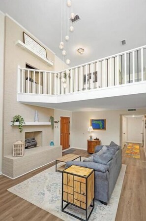 Interior - Coral Moon House-2 kitchens, fish, kayak, walk to beach, lots of parking (St. Augustine)