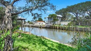 Property grounds - Light and Bright Beach Apartment (St. Augustine)
