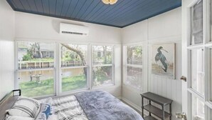 2 bedrooms, WiFi, bed sheets - Light and Bright Beach Apartment (St. Augustine)